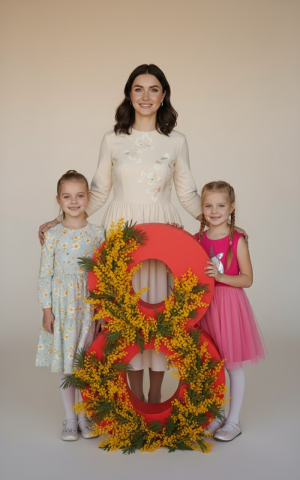 Эффект Студийное с цифрой 8, в платьях в стиле 8 Марта