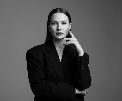 Стиль Ч/Б портрет - Выразительный и вневременной черно-белый студийный портрет.